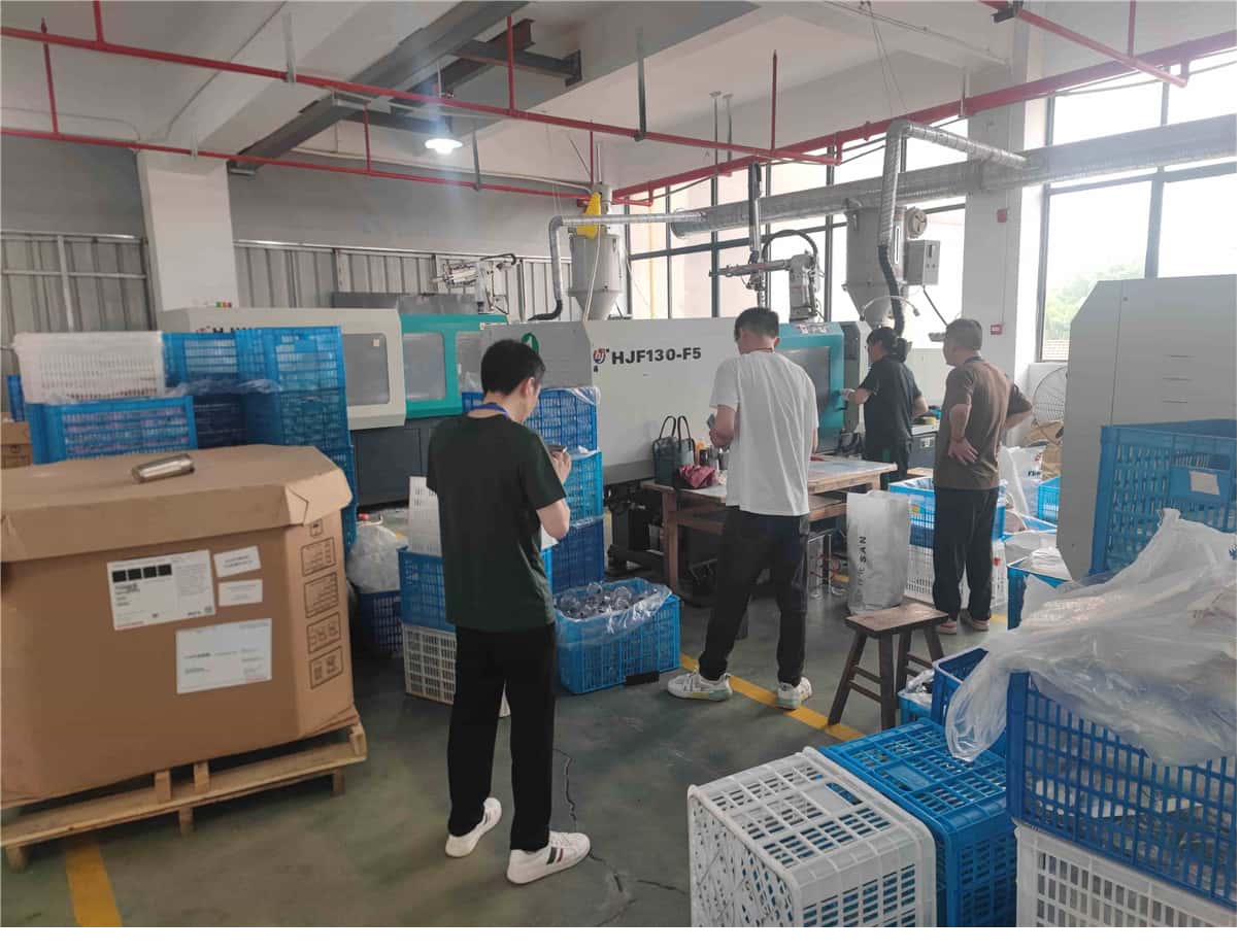 Double-wall vacuum flask assembly